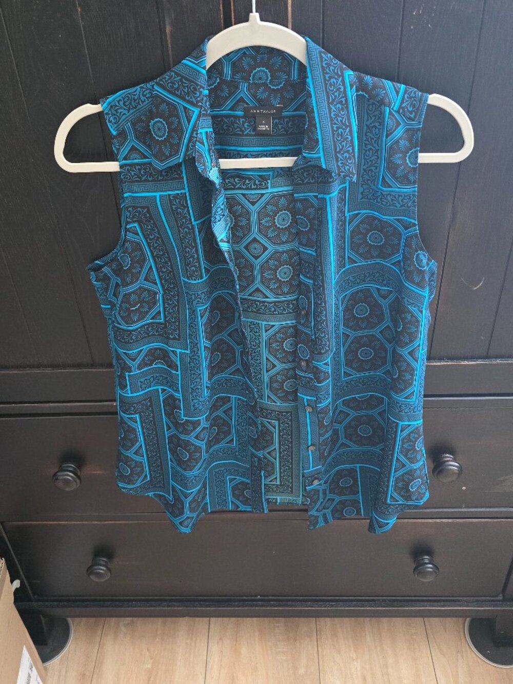 Ann Taylor teal sleeveless button-up blouse size S